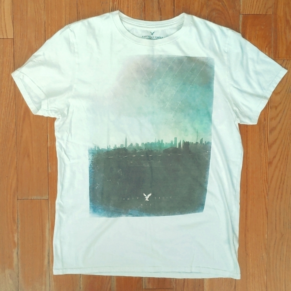 American Eagle AE Outfitters NYC Skyline Graphic Tshirt White Mens Medium